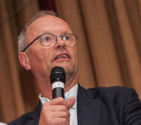 Robert Llewellyn was our afterdinner speaker